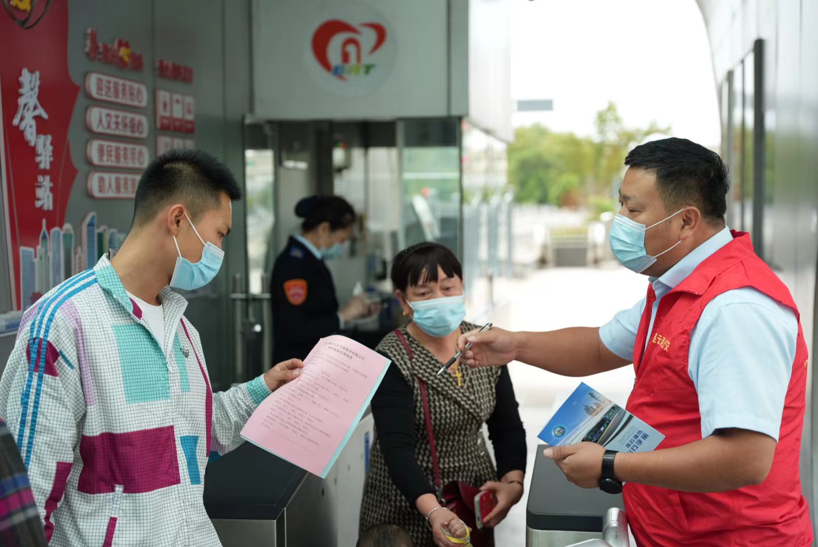 公交集團(tuán)開展綠色出行集中宣傳活動