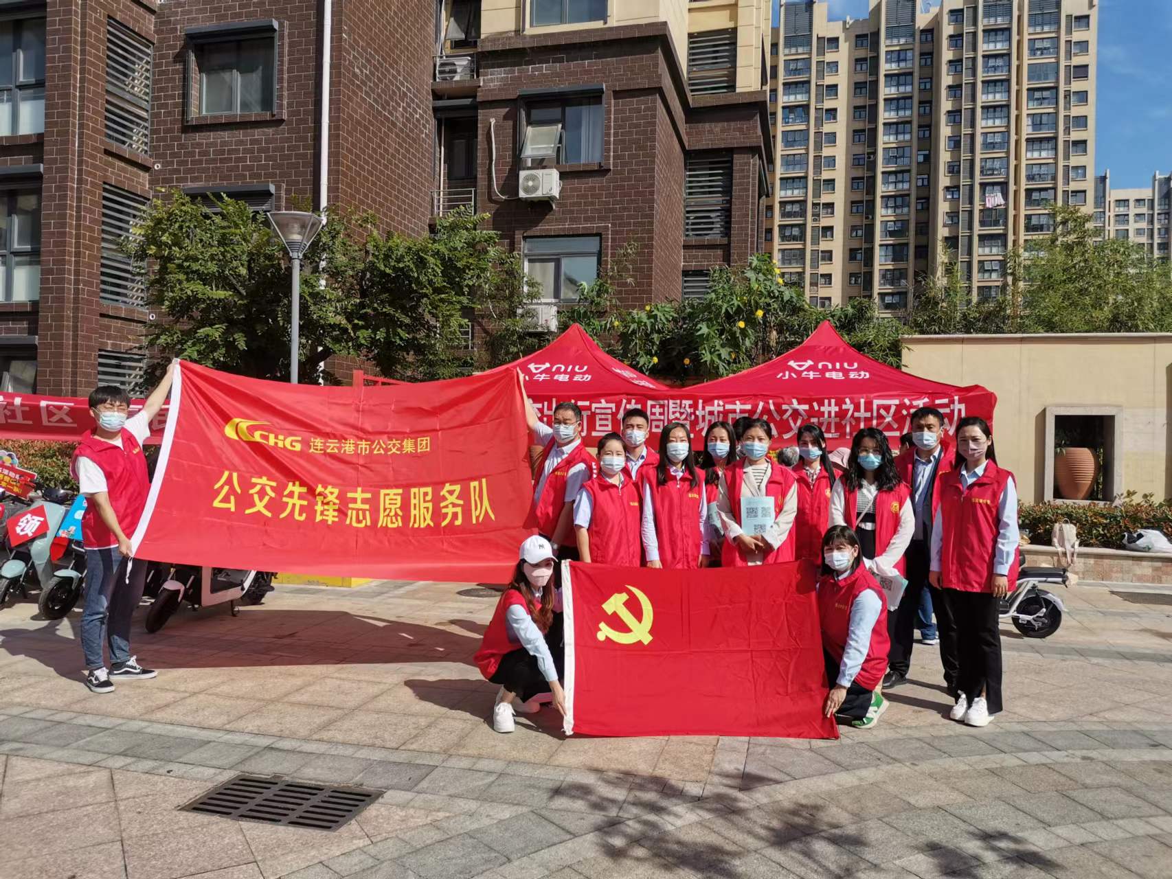 公交集團(tuán)組織開展“城市公交進(jìn)社區(qū)”活動