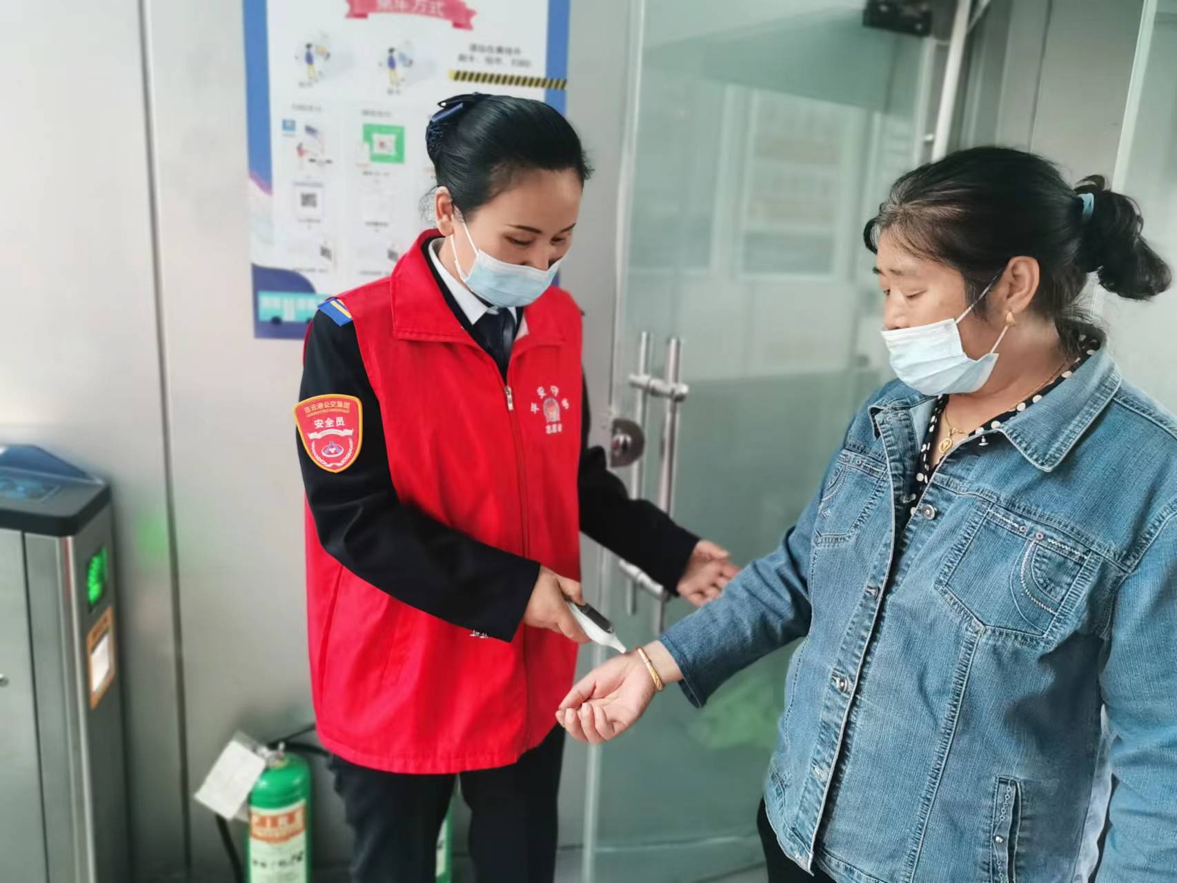 快速公交事業(yè)部站務(wù)員趙廣平歸還乘客丟失的手機(jī)獲感謝