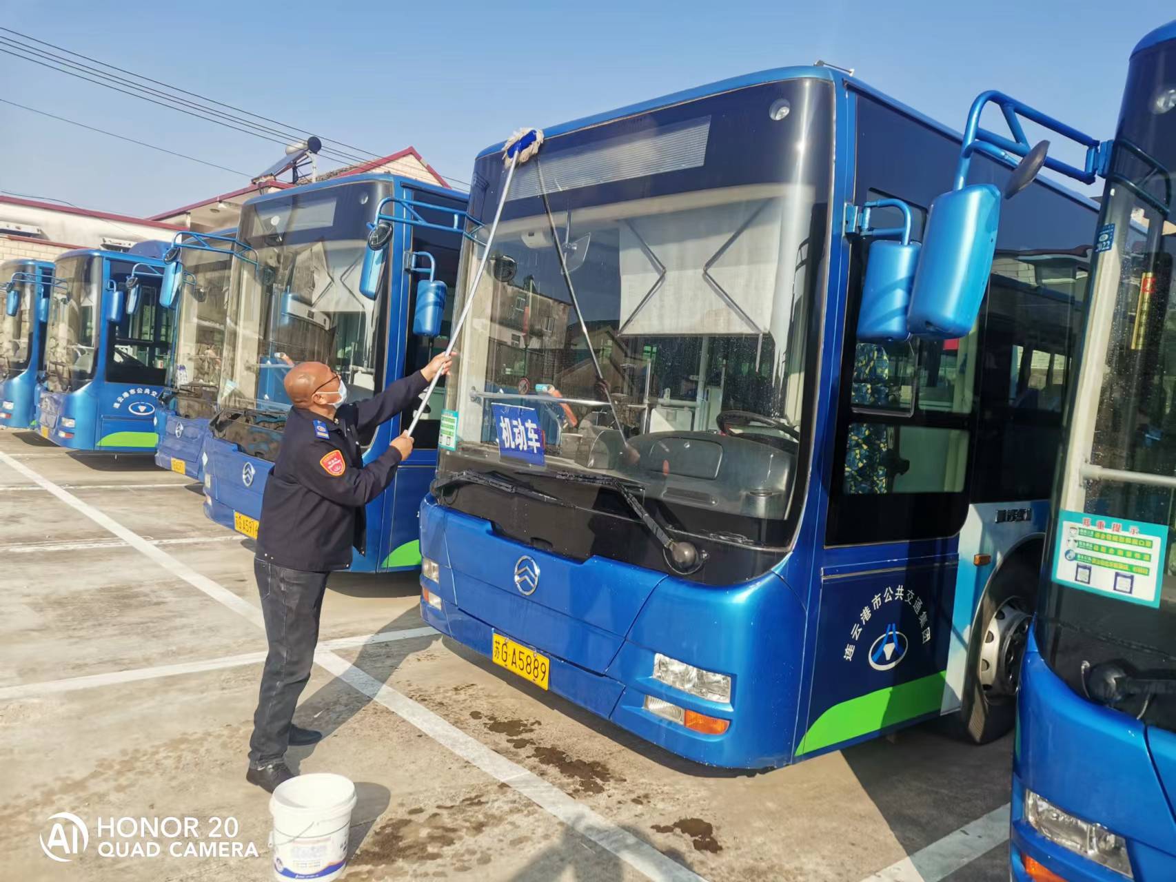 公交集團(tuán)公交事業(yè)一部做好機(jī)動待運(yùn)營車輛維護(hù)工作