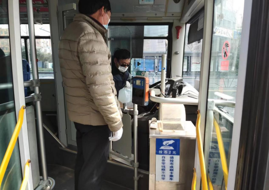 公交集團(tuán)公交事業(yè)一部組織開(kāi)展兩會(huì)期間危險(xiǎn)品暗查工作