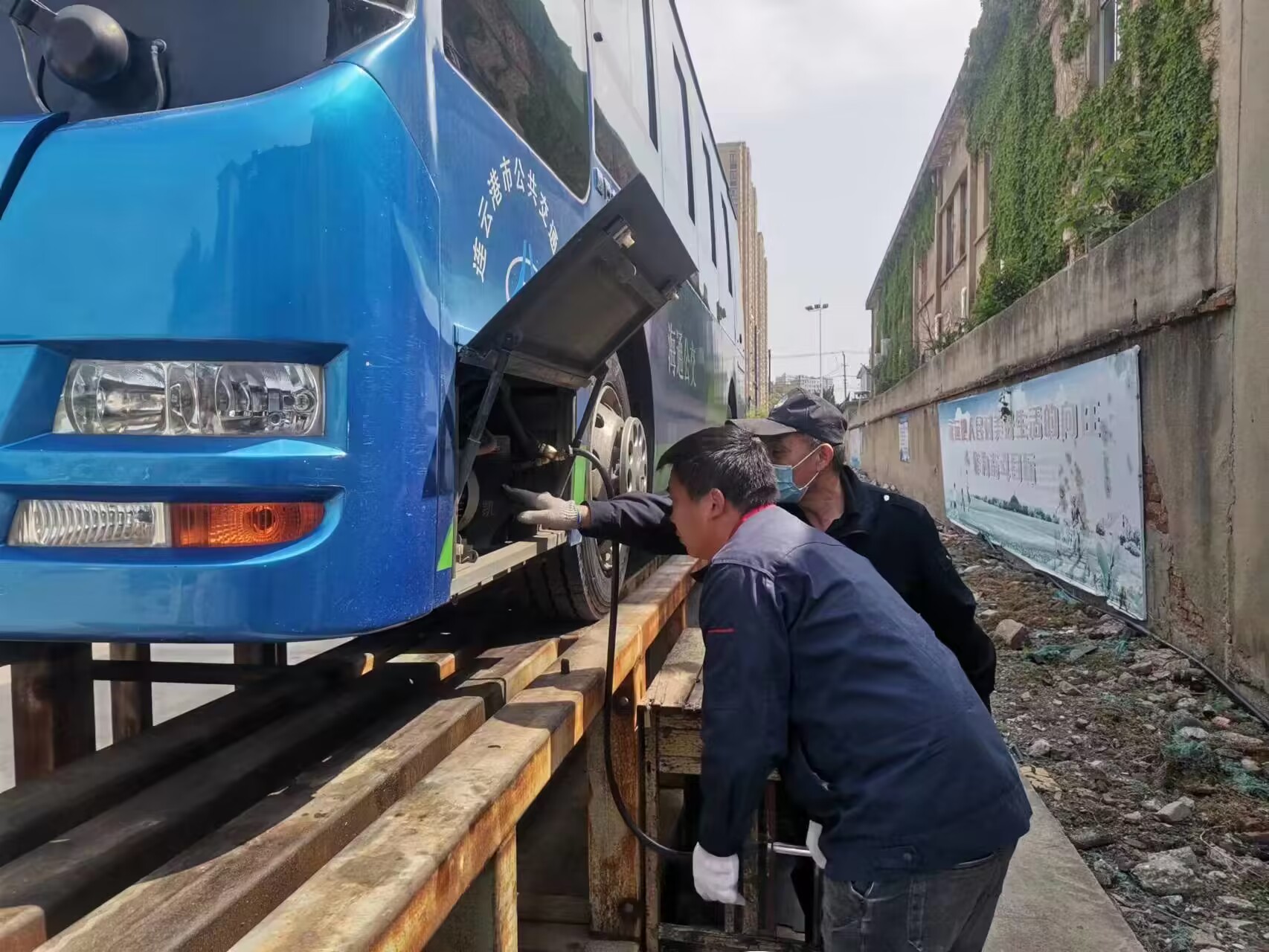 公交集團公交事業(yè)一部開展園博園及“五一”節(jié)前機務(wù)專項檢查工作