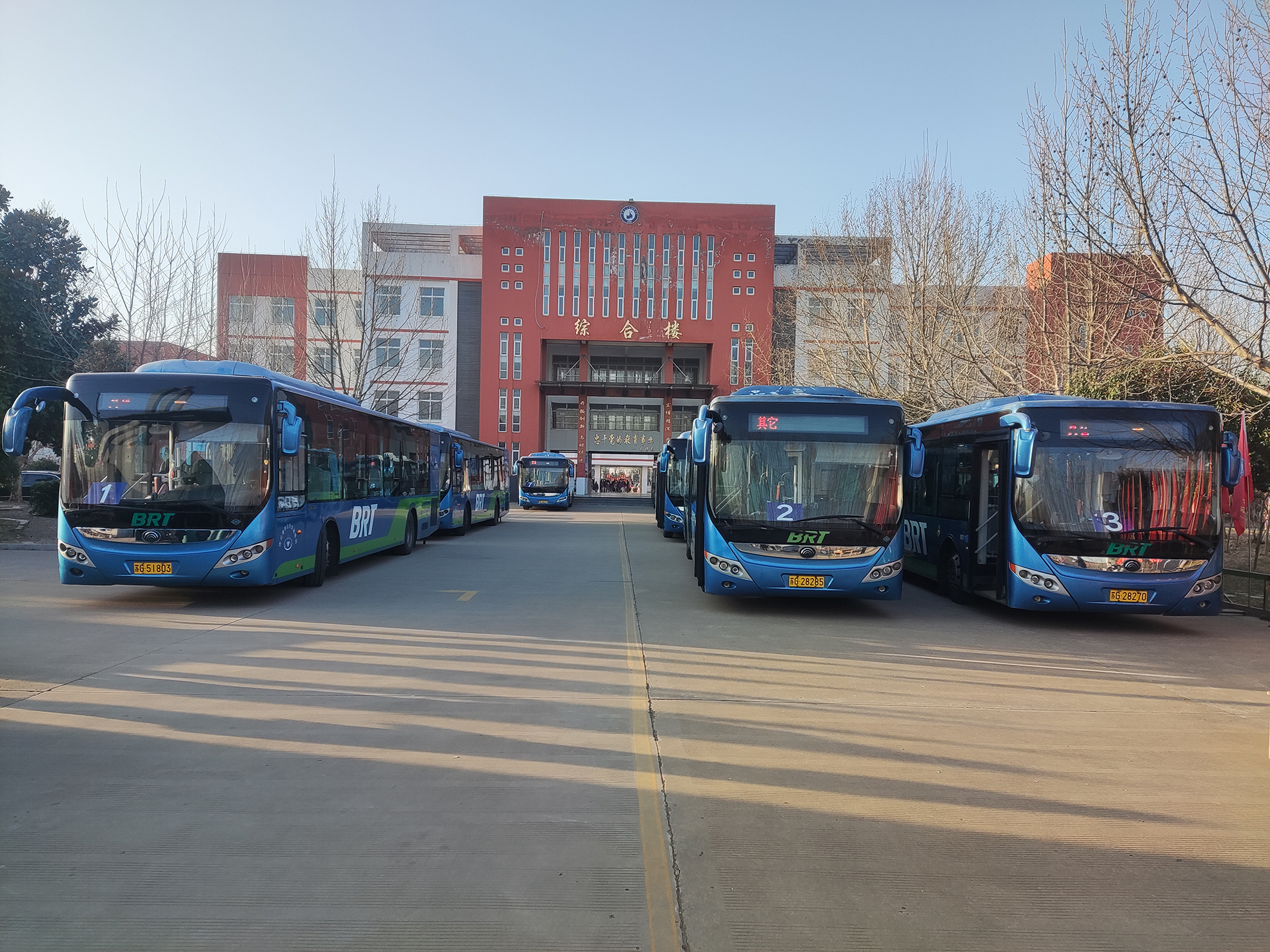 快速公交事業(yè)部圓滿完成白塔初級(jí)中學(xué)定制公交任務(wù)