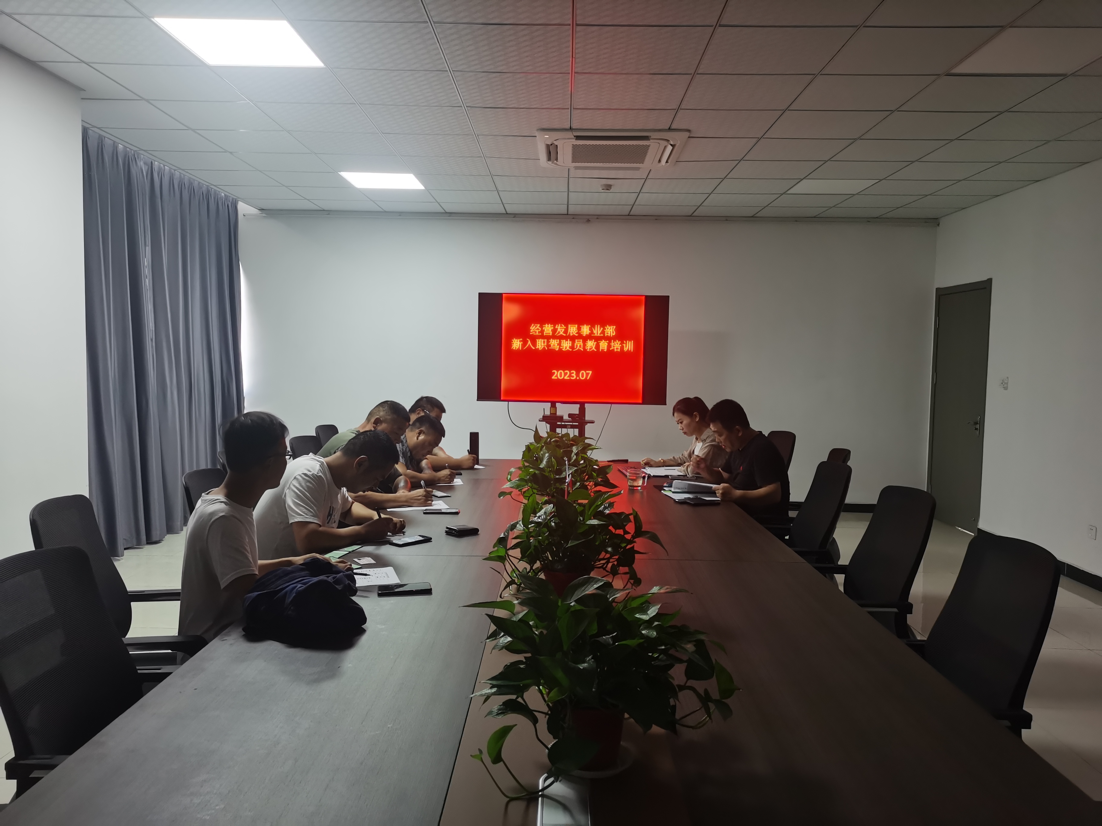 公交集團經(jīng)營發(fā)展事業(yè)部對新入職駕駛員開展崗前安全教育培訓(xùn)