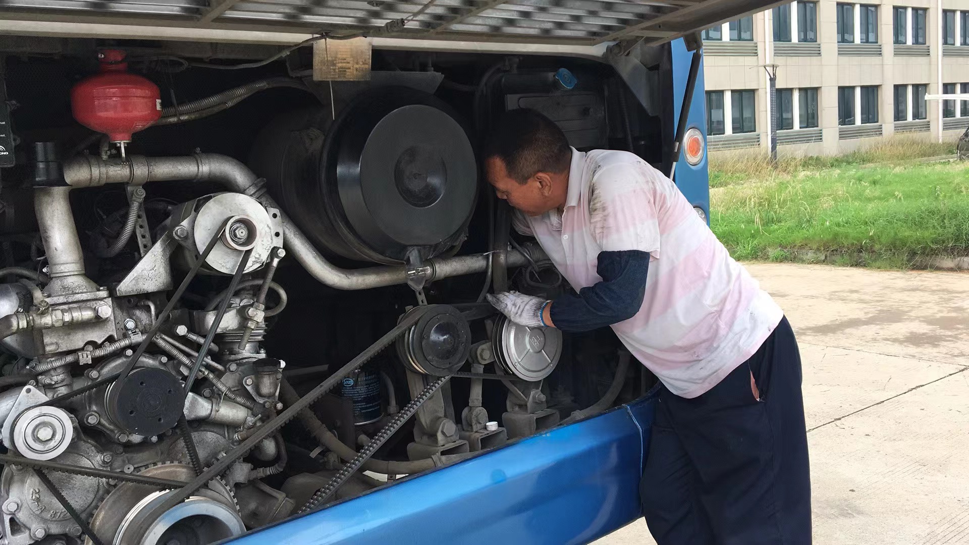 公家集團經(jīng)營發(fā)展事業(yè)部開展LNG燃氣車輛機務(wù)專項大檢查