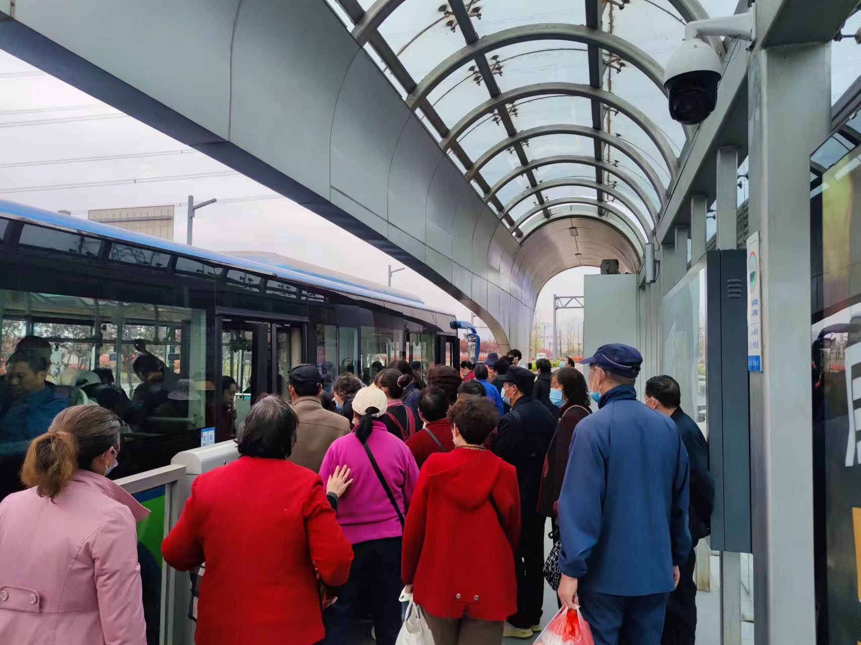 公交集團(tuán)精心部署，助力市民“趕”朝陽(yáng)廟會(huì)