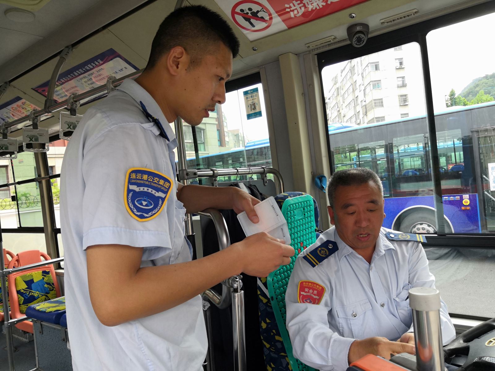 公交集團公交事業(yè)二部開展“安全生產月”安全專項檢查