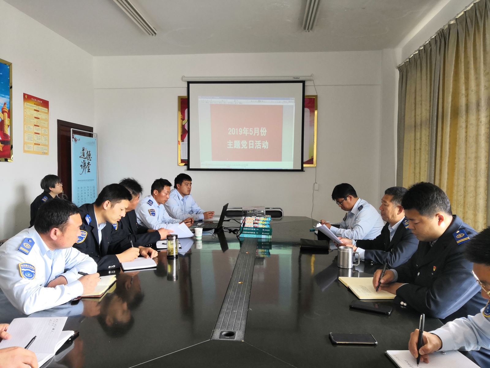 公交集團(tuán)公交事業(yè)二部開展“學(xué)懂黨內(nèi)法規(guī)，建強(qiáng)組織體系”主題黨日活動(dòng)