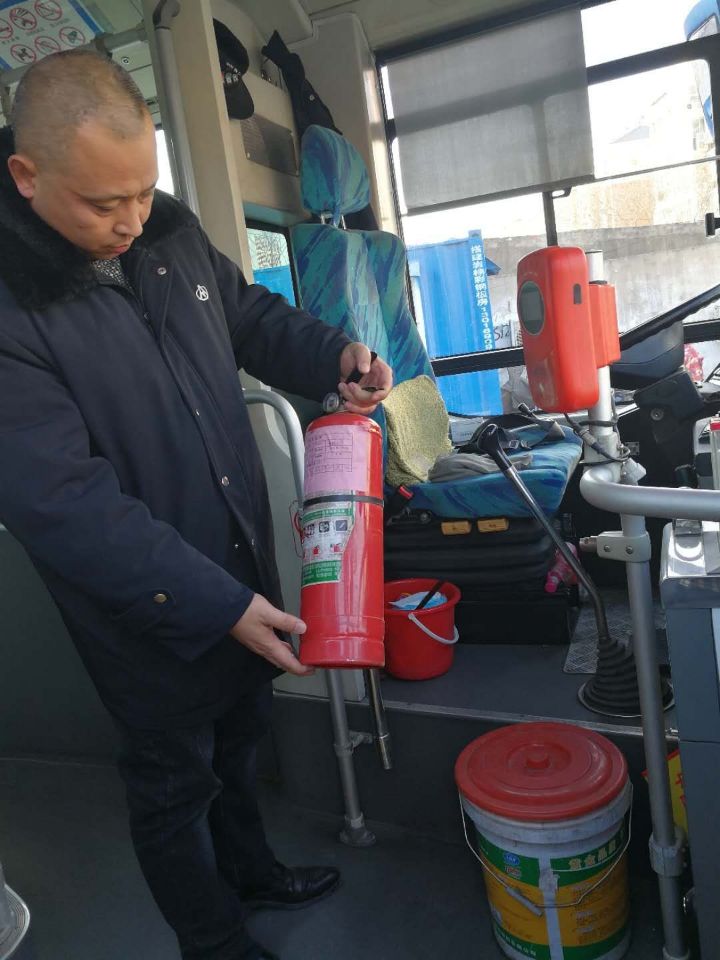 公交集團海州公司開展天燃氣LNG車輛排查工作