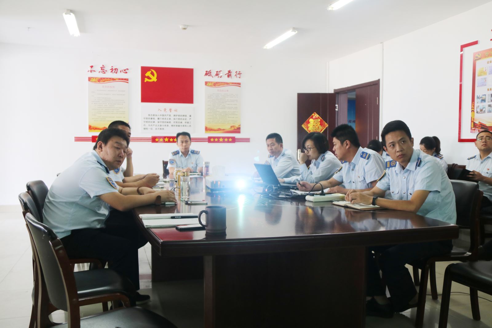 公交集團(tuán)快速公司召開2018年經(jīng)濟(jì)分析會(huì)