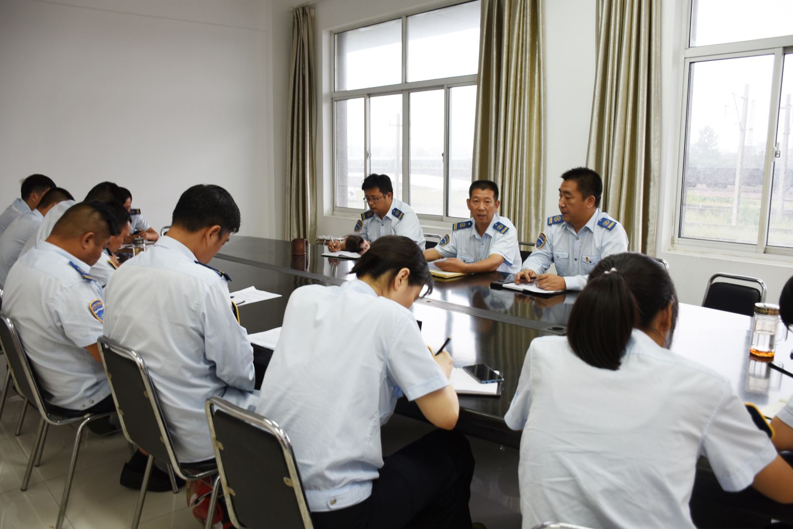 公交集團(tuán)東部公司開(kāi)展廉政約談專(zhuān)題會(huì)議