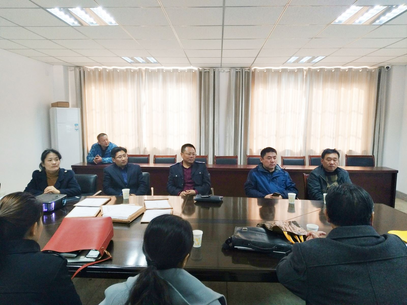 公交集團(tuán)圓滿完成公交汽服公司輪胎項(xiàng)目招標(biāo)工作