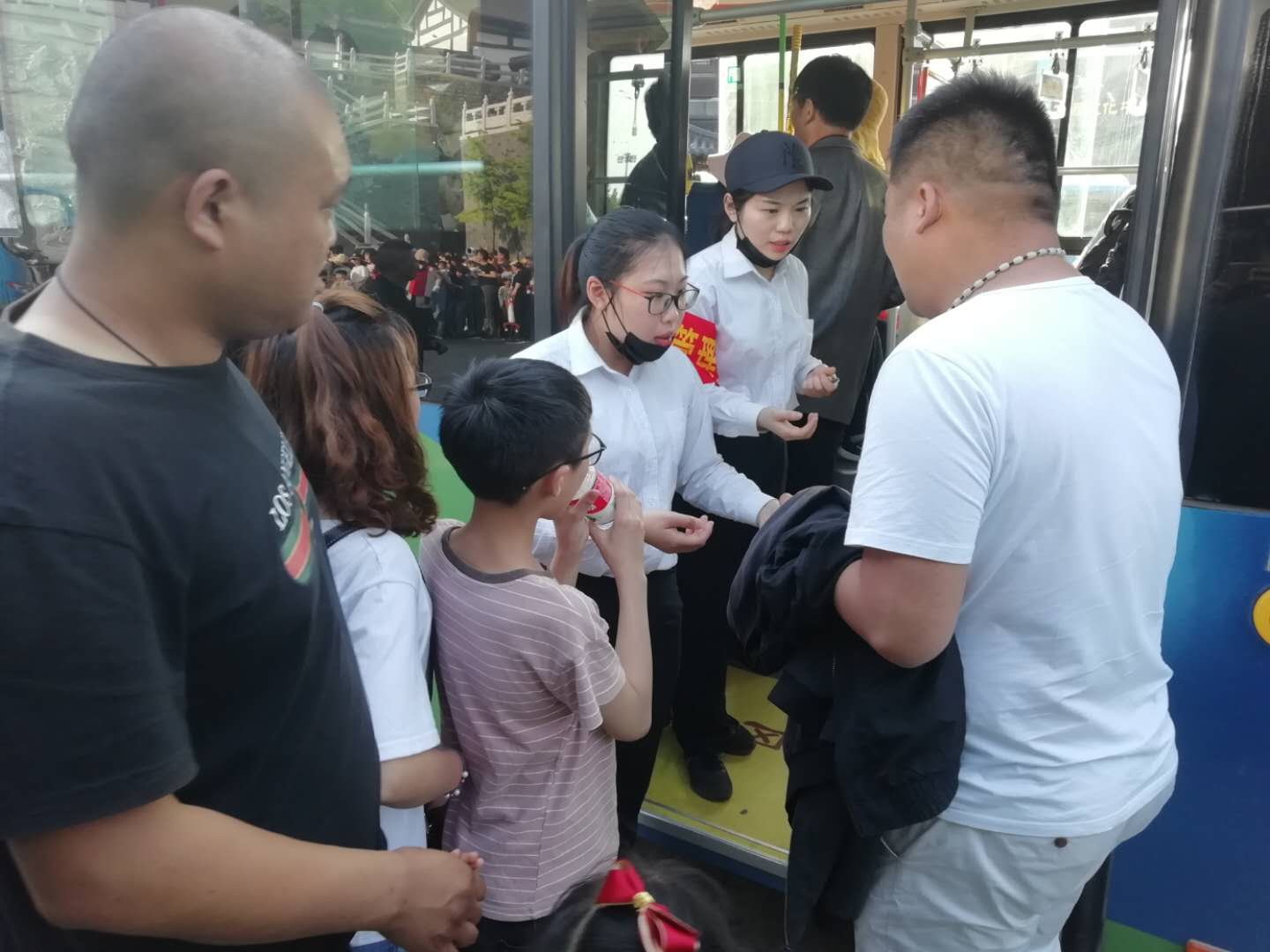 公交集團(tuán)快速公交事業(yè)部共青團(tuán)開展五四青年節(jié)活動(dòng)