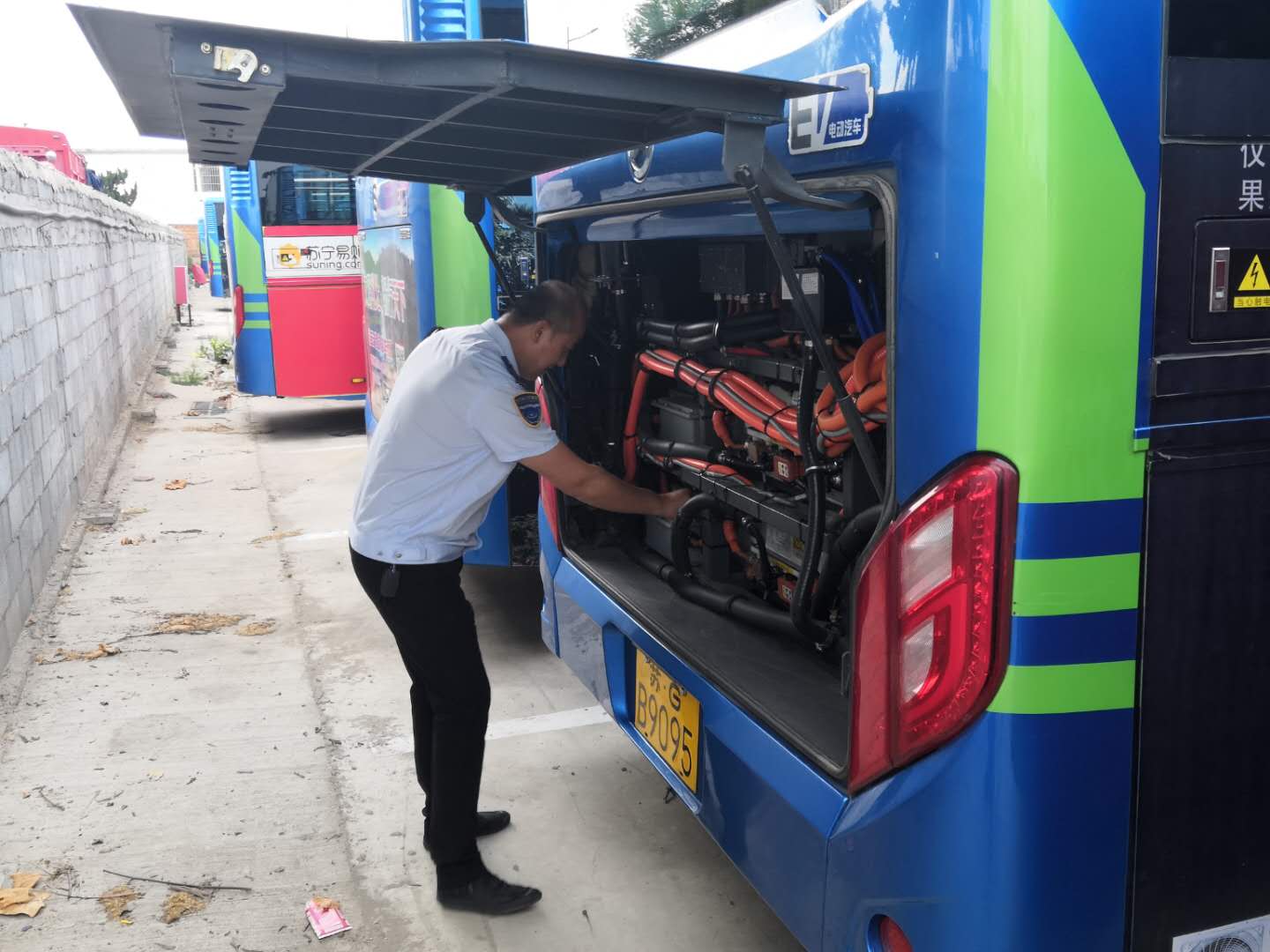 公交集團(tuán)公交事業(yè)一部開展國慶節(jié)前場站及所屬車輛安全專項檢查