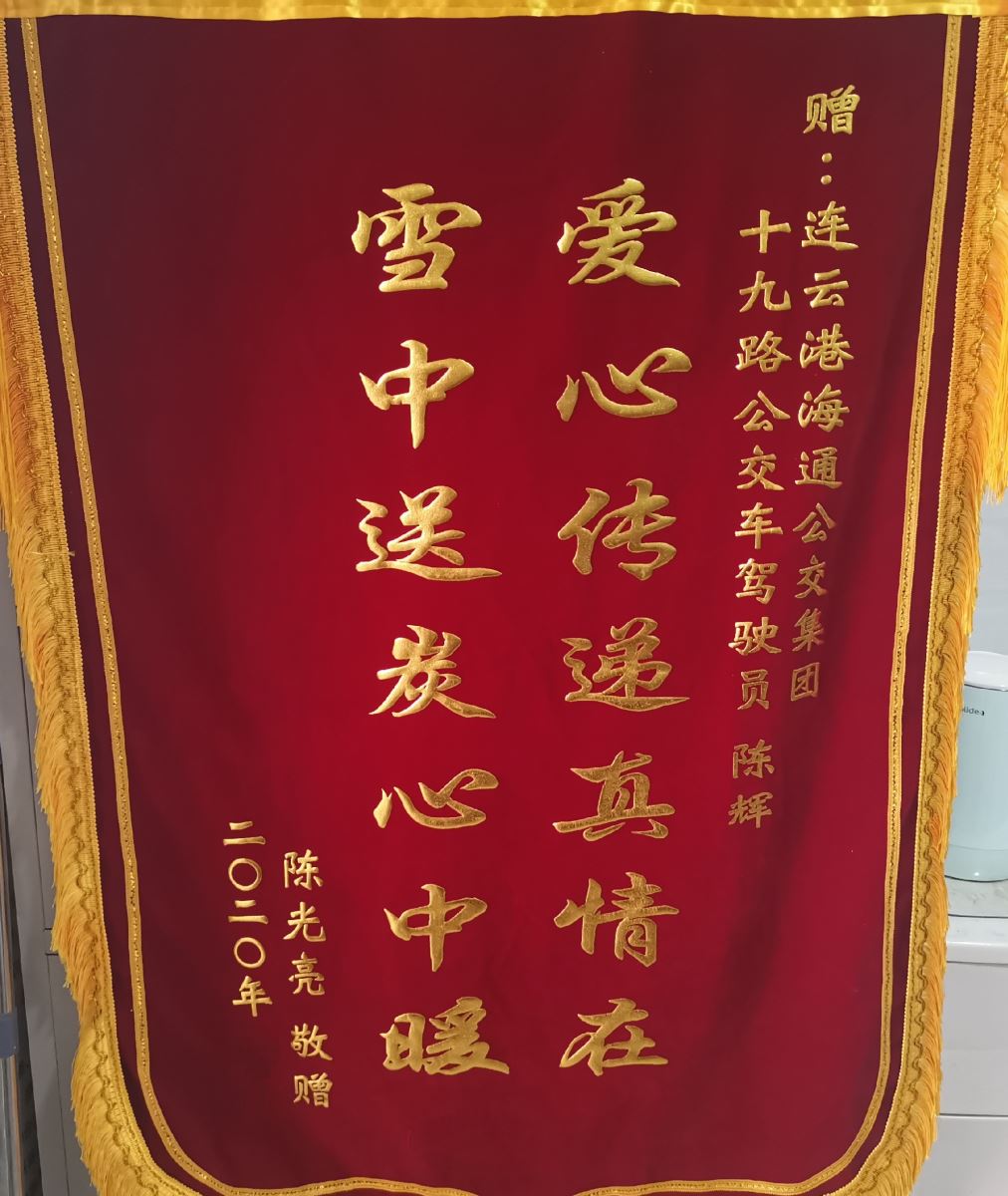 公交車秒變“救護(hù)車”，爭(zhēng)分奪秒挽救生命