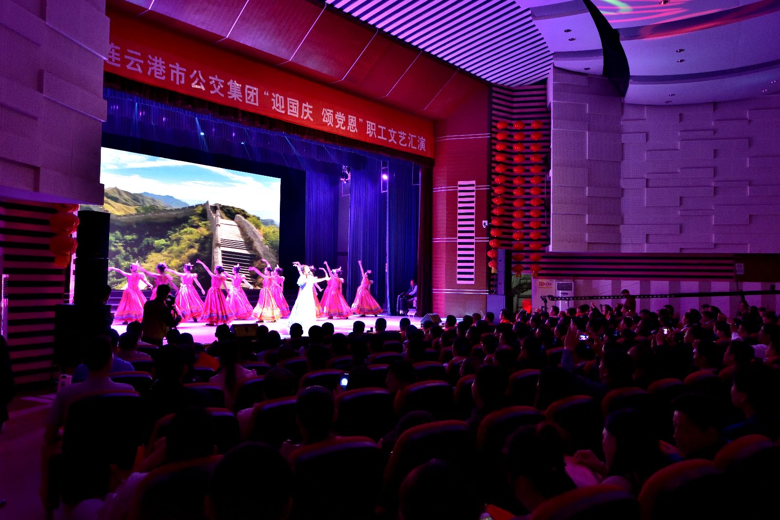 公交集團(tuán)“迎國(guó)慶、頌黨恩”職工文藝匯演取得圓滿成功