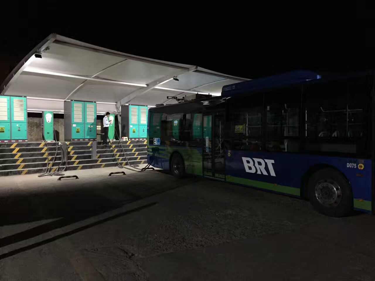 西城充電站突然停電 公交快速公司啟動“停電應急預案”