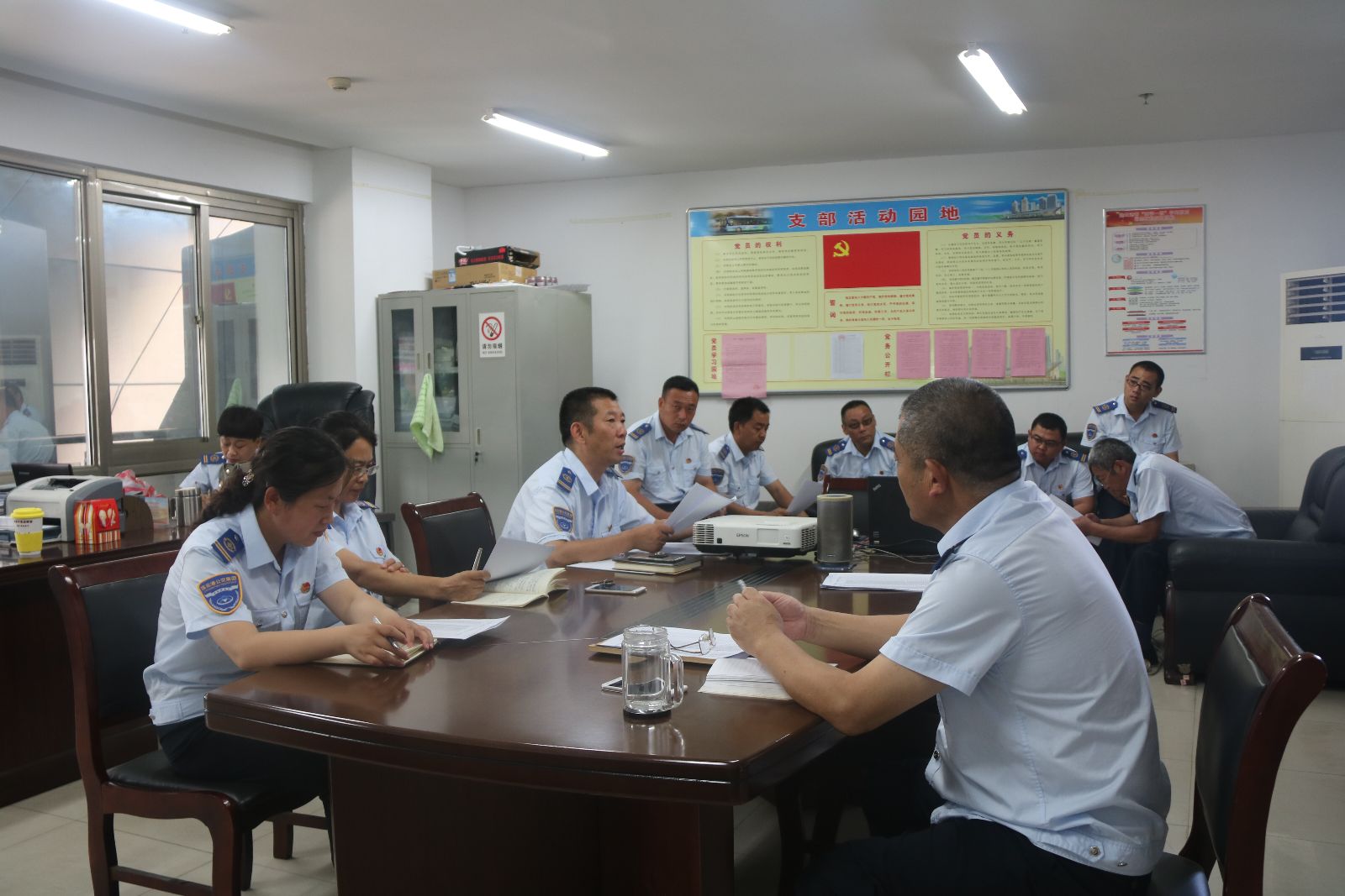 公交快速公司扎實(shí)開(kāi)展“雙進(jìn)雙促”大走訪(fǎng)工作