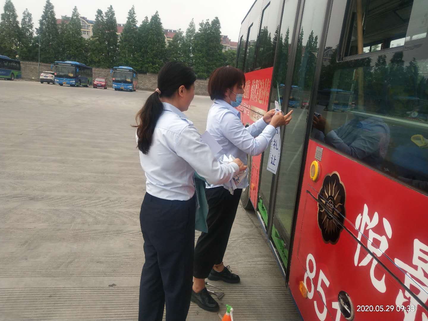 更換車輛標(biāo)識  打贏創(chuàng)文攻堅(jiān)戰(zhàn)