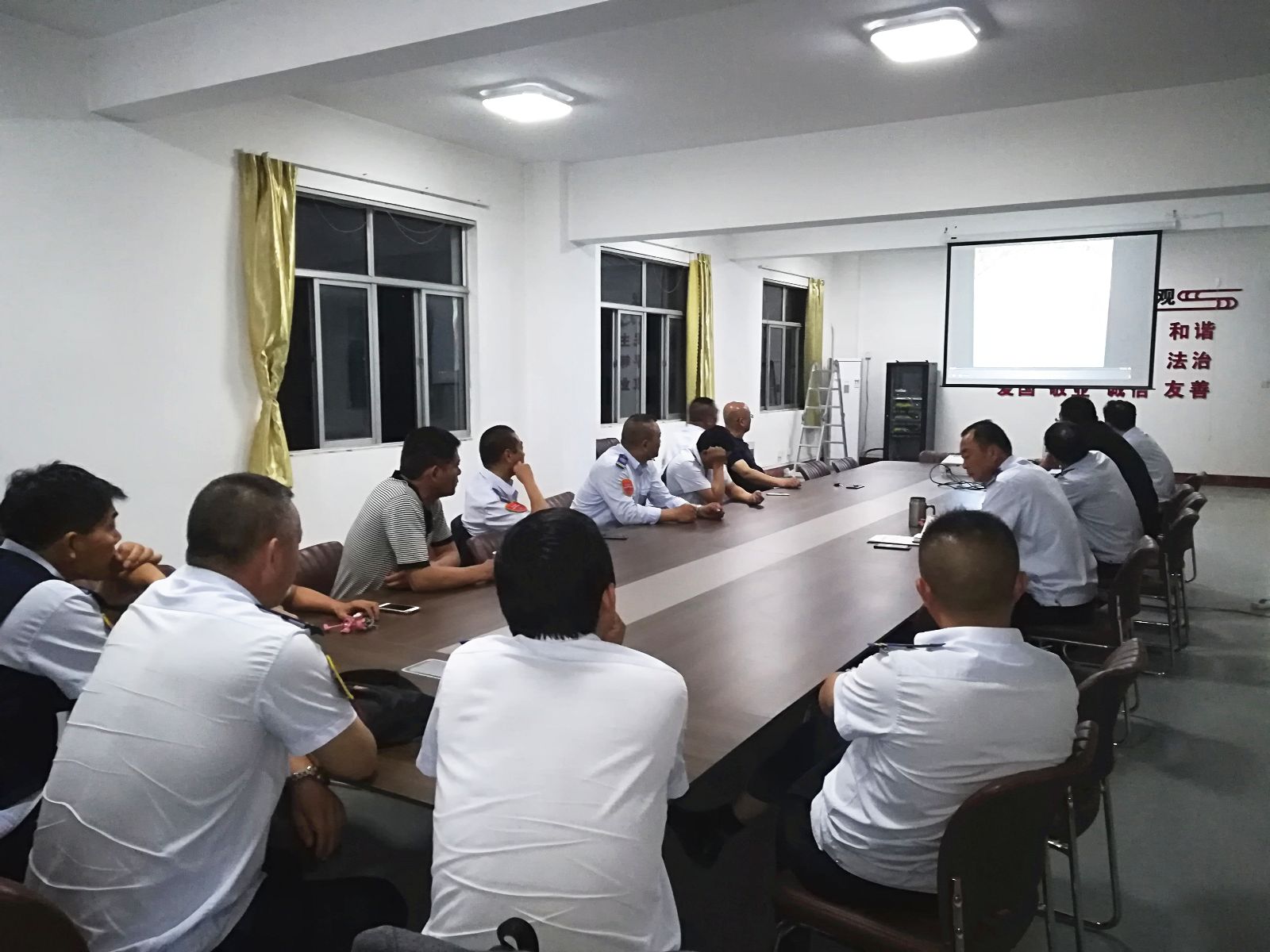 公交集團海通公交公司開展事故、違紀駕駛員安全專題教育分析會