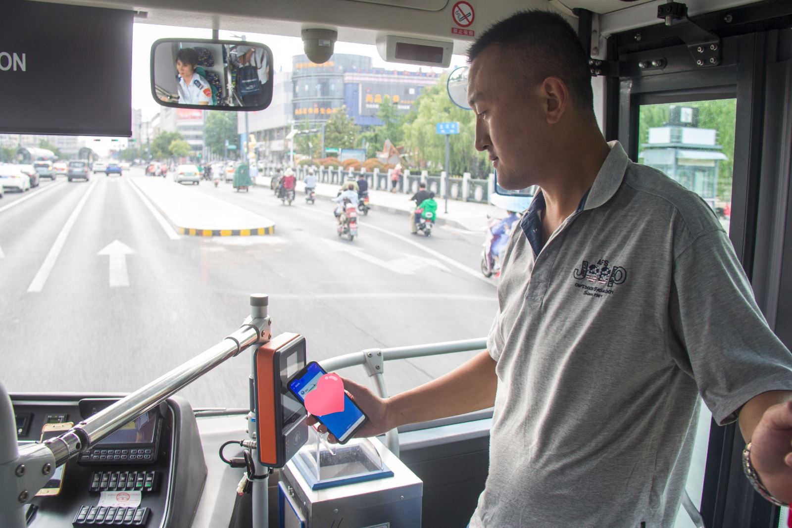 福利！在港城坐公交可以刷支付寶啦！