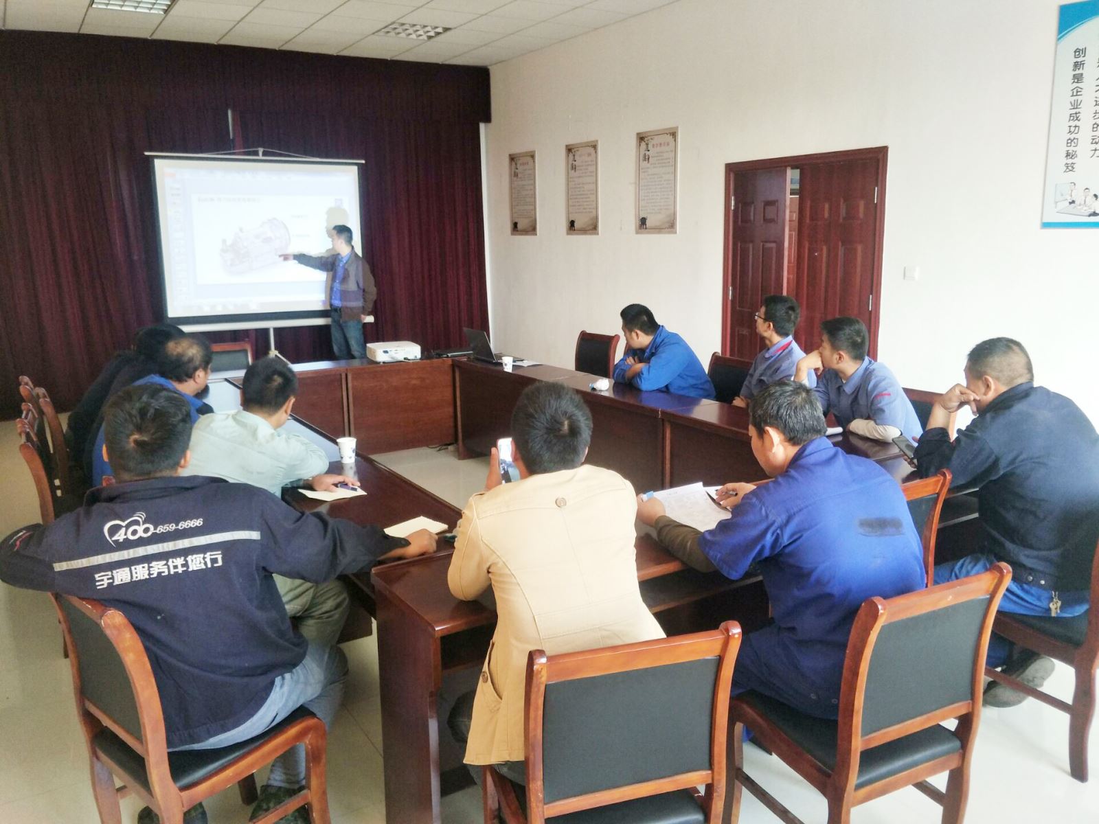 公交集團(tuán)汽服公司開展采埃孚變速箱維修技能培訓(xùn)工作