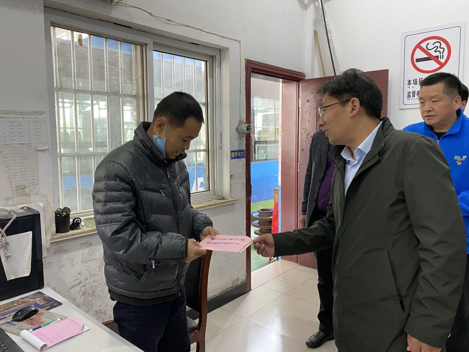 公交集團機務(wù)技術(shù)事業(yè)部組織為困難職工捐款活動