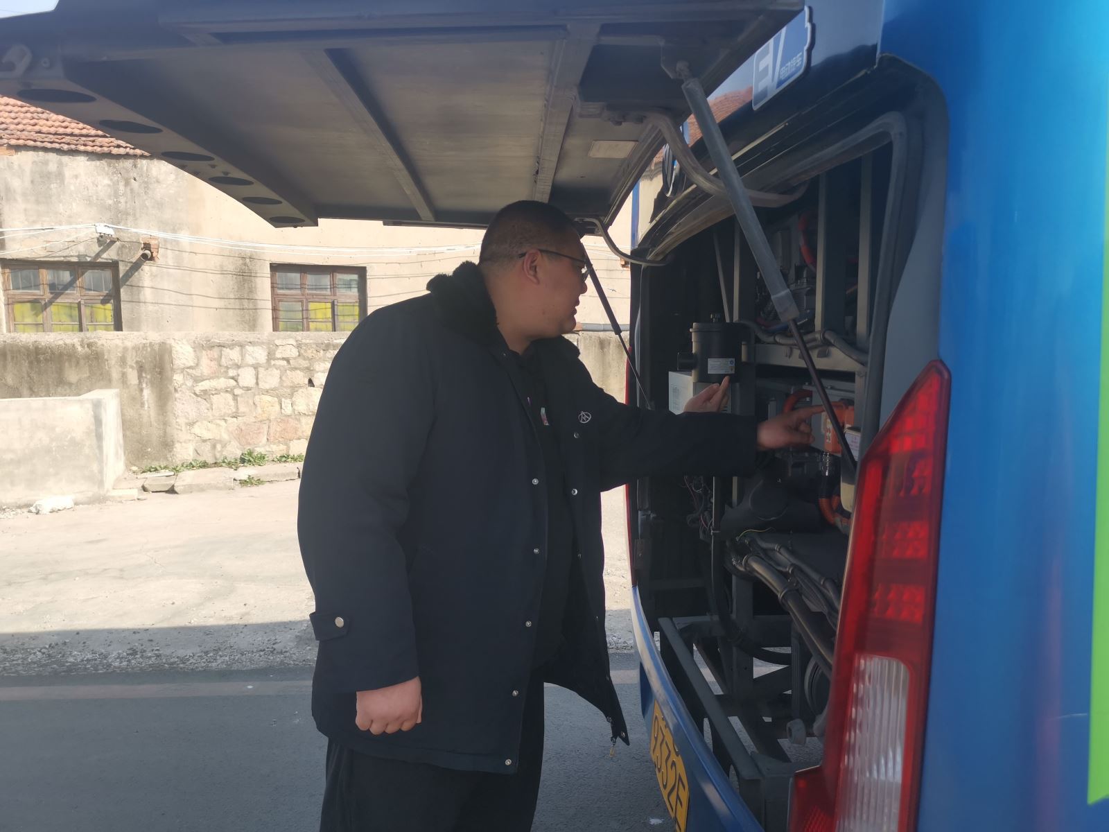 公交事業(yè)一部 開展“五一”小長(zhǎng)假車輛機(jī)務(wù)專項(xiàng)檢查