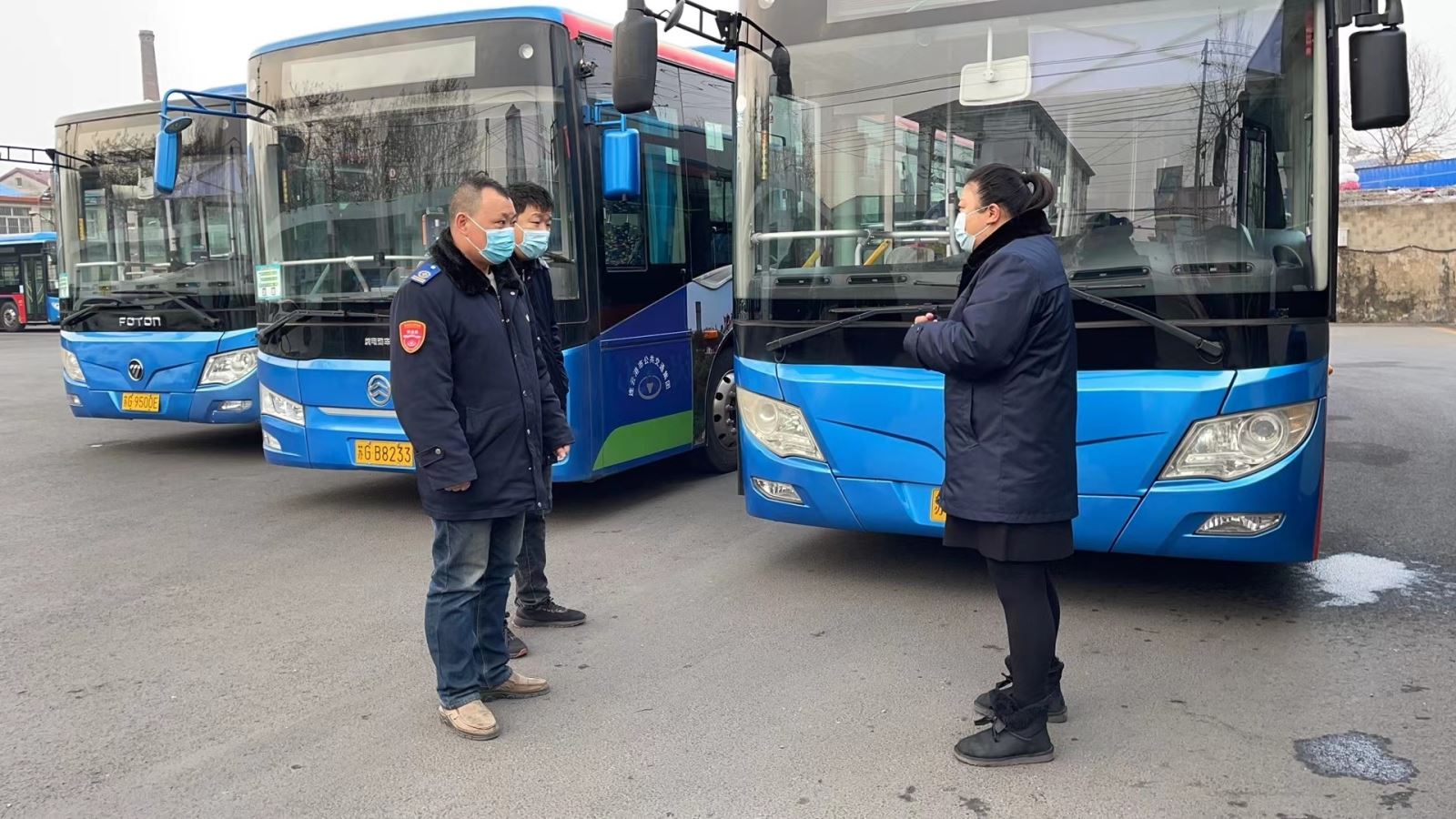 公交集團(tuán)公交事業(yè)一部多措并舉開展春運(yùn)期間車輛路口限速專項(xiàng)檢查