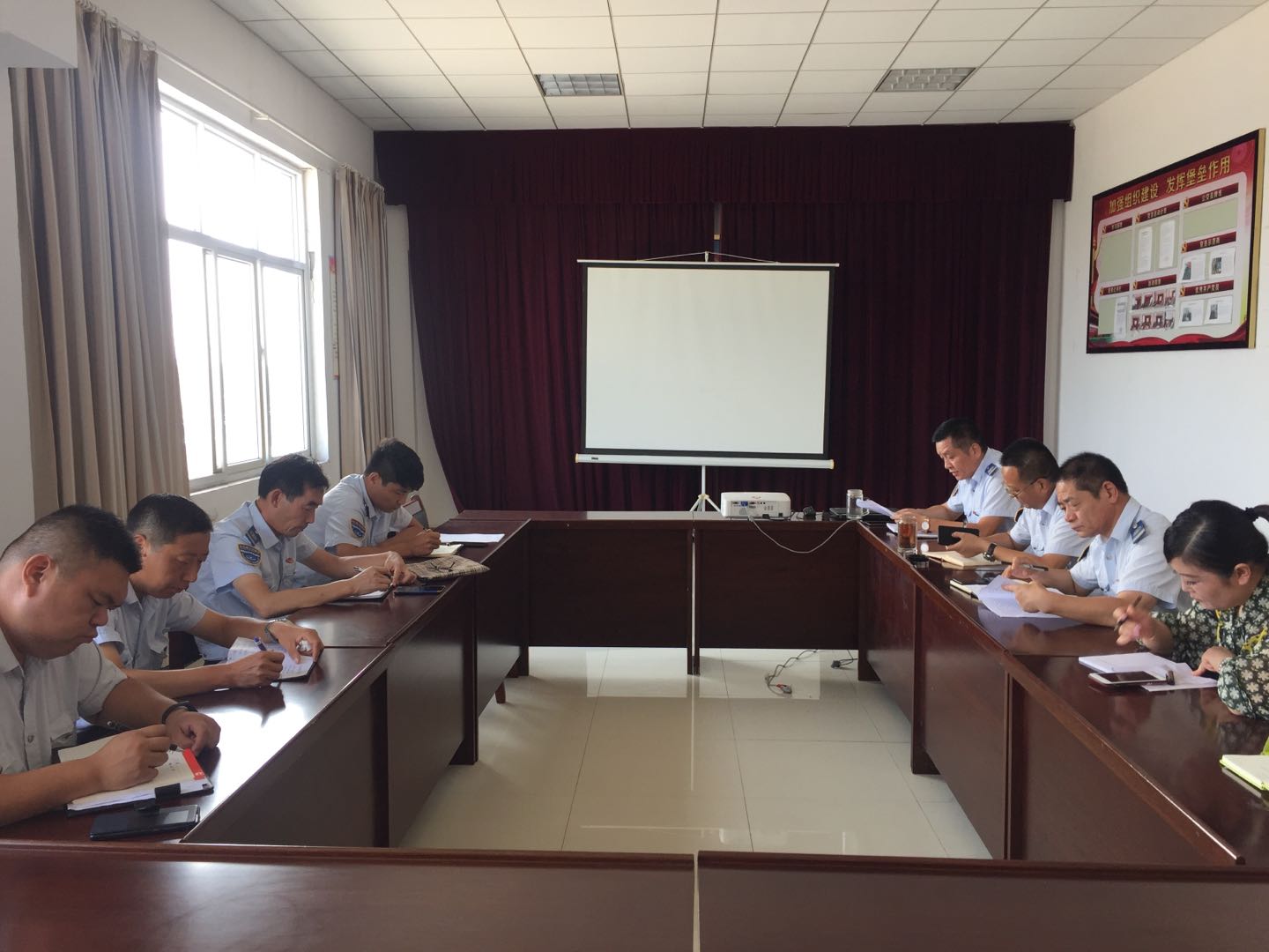 公交集團機務(wù)技術(shù)事業(yè)部召開中秋國慶期間作風(fēng)建設(shè)工作部署會