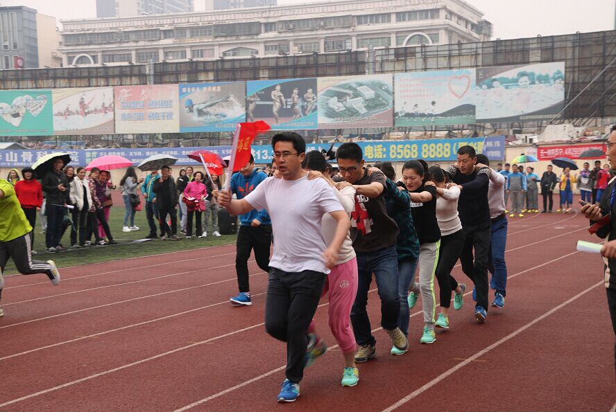 海通公交公司積極備戰(zhàn)  參加集團(tuán)趣味運(yùn)動會