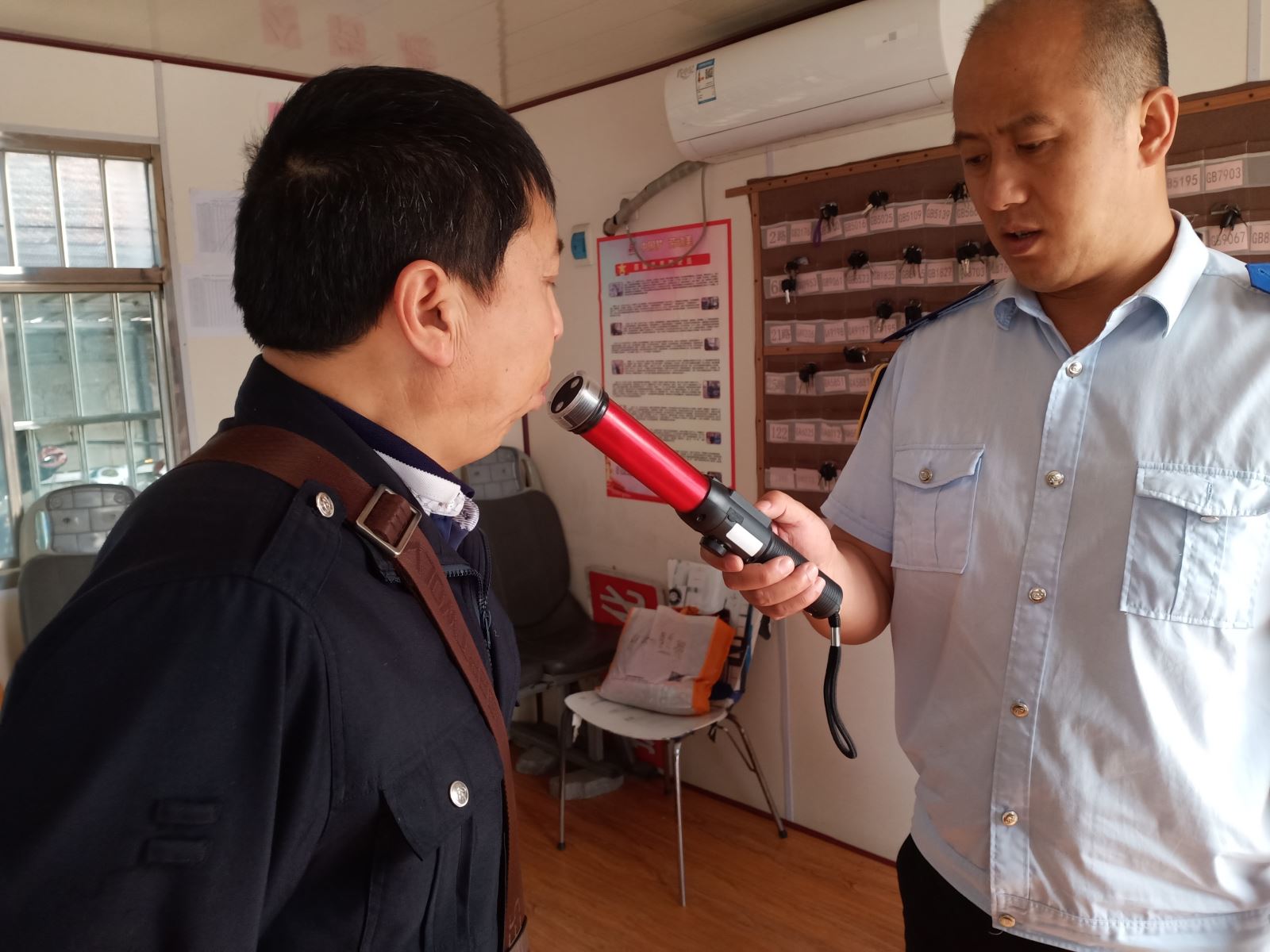 公交集團(tuán)公交事業(yè)一部做好駕駛員酒精測試嚴(yán)把安全關(guān)