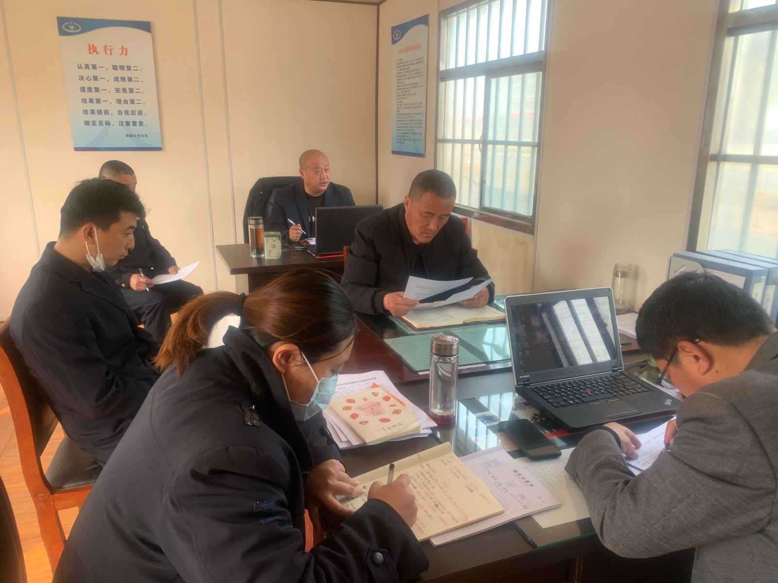 公交集團(tuán)公交事業(yè)一部分公司召開“五一”運(yùn)輸保障會議