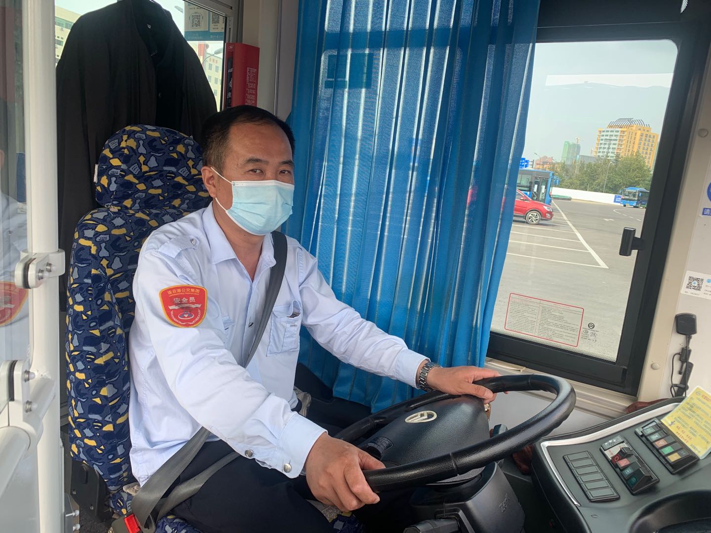 公交集團(tuán)公交事業(yè)一部22路駕駛員張愛國(guó) 拾金不昧受表?yè)P(yáng)