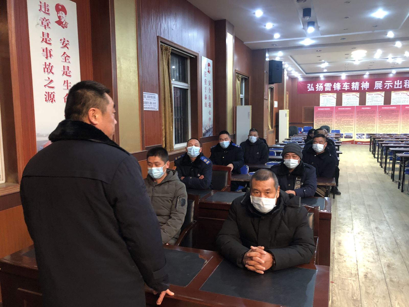 公交事業(yè)一部 召開(kāi)春季安全行車(chē)教育專題會(huì)議