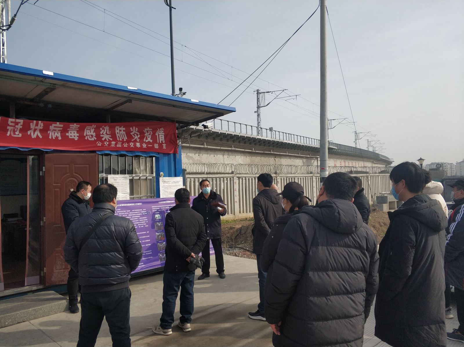 公交集團(tuán)公交事業(yè)一部“過(guò)三關(guān)”保市民 安全出行