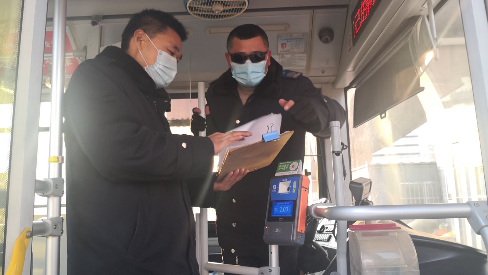 公交集團(tuán)公交事業(yè)二部開(kāi)展冬季疫情防控工作專(zhuān)項(xiàng)檢查