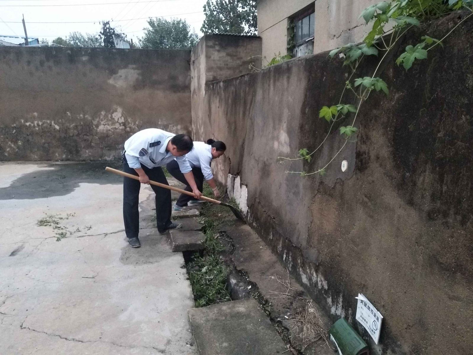 公交集團海通公交公司做好場站衛(wèi)生清潔助力創(chuàng)文工作