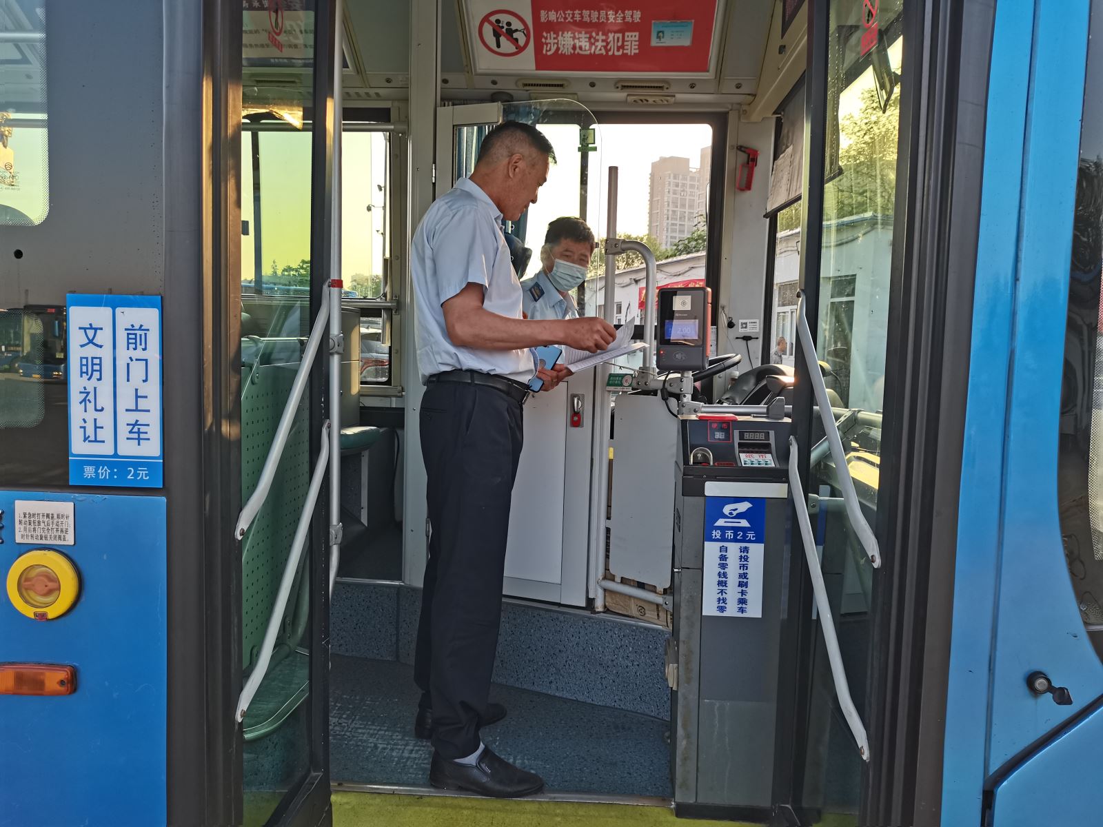 公交集團快速公交事業(yè)部 開展車輛出場早檢查，扎實推進創(chuàng)文工作