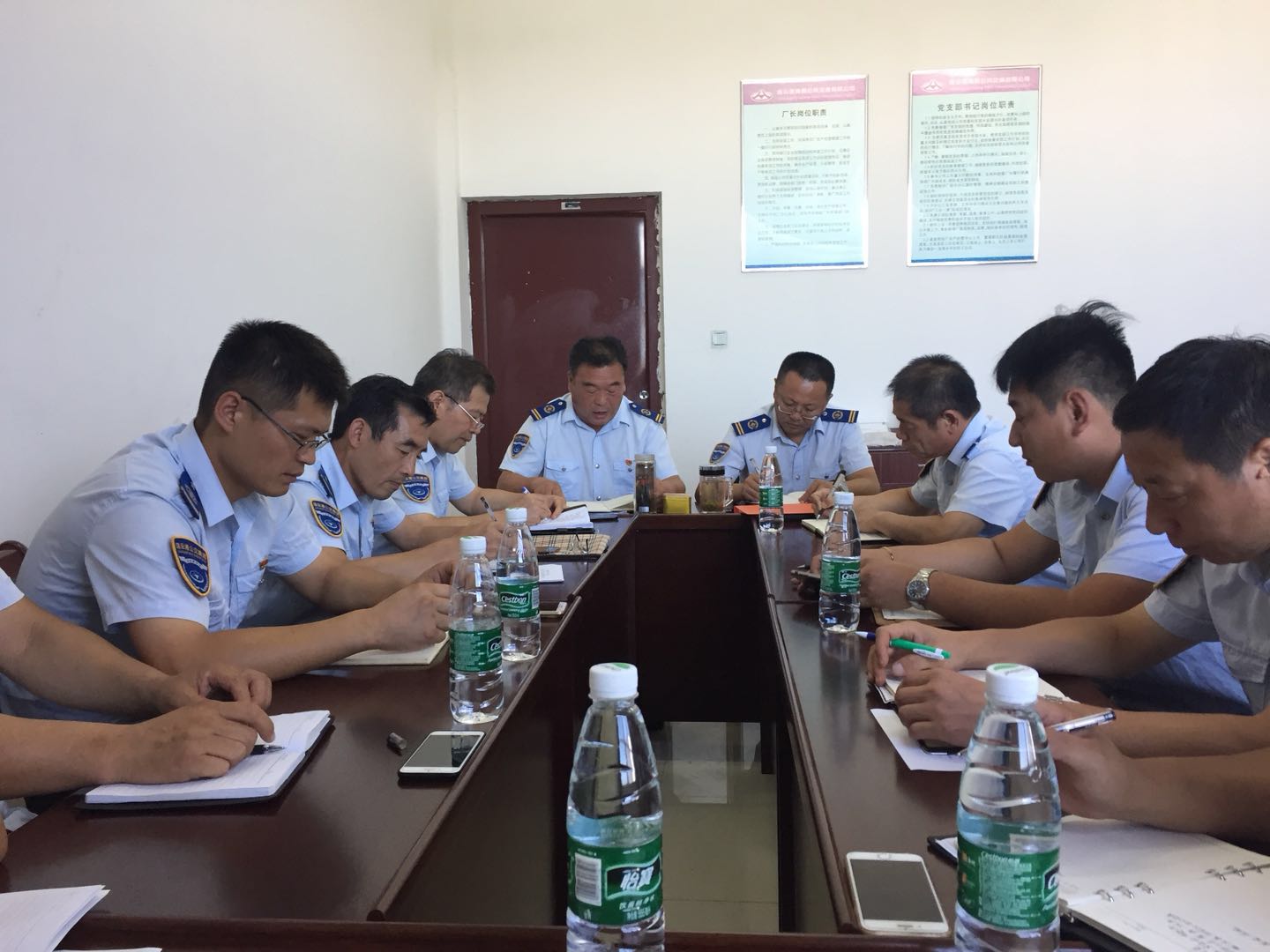 公交汽服公司開展安全生產(chǎn)法律法規(guī)學習培訓