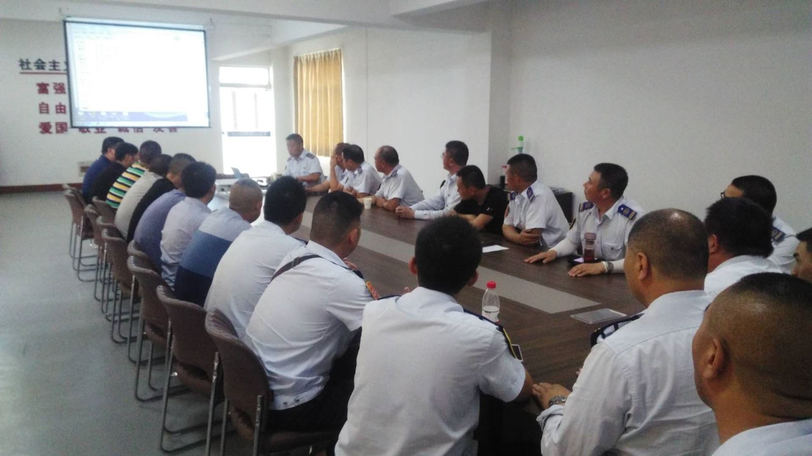 公交集團公交事業(yè)一部開展駕駛員每周一講安全知識專題教育培訓