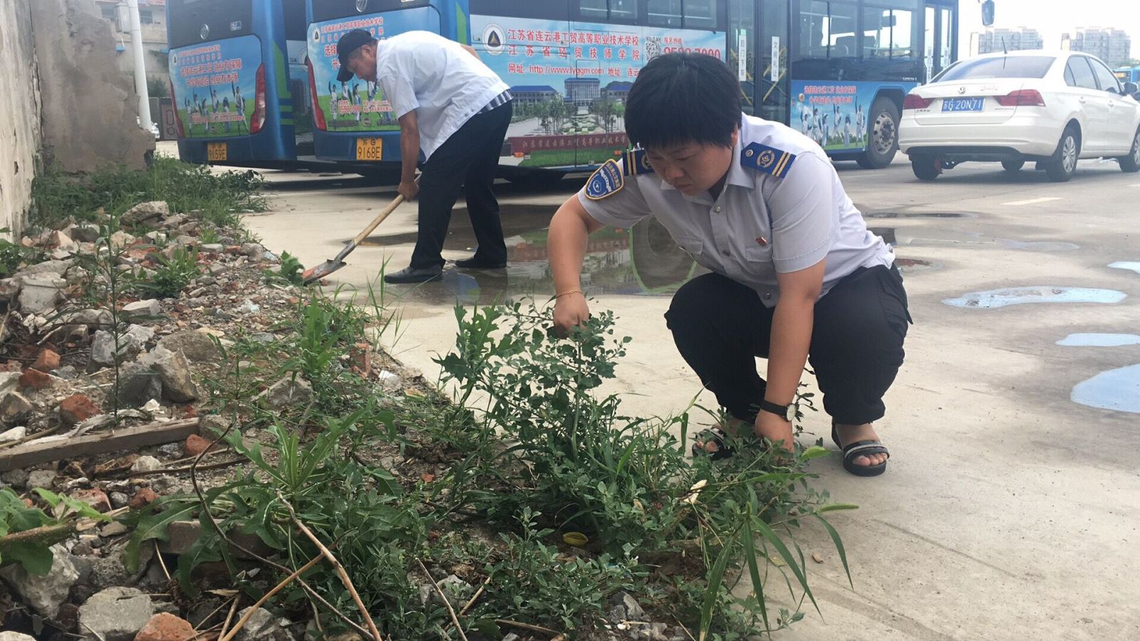 公交集團(tuán)公交事業(yè)一部持續(xù)開展站場(chǎng)衛(wèi)生清潔行動(dòng)