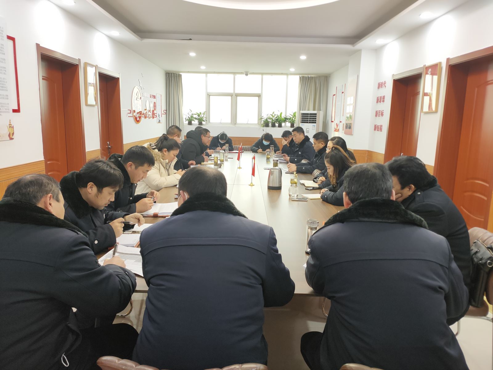 公交集團(tuán)公交事業(yè)一部召開惡劣天氣應(yīng)急預(yù)案啟動總結(jié)分析會