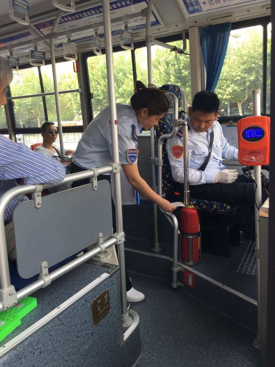 公交集團(tuán)海通公交公司開展服務(wù)規(guī)范大檢查