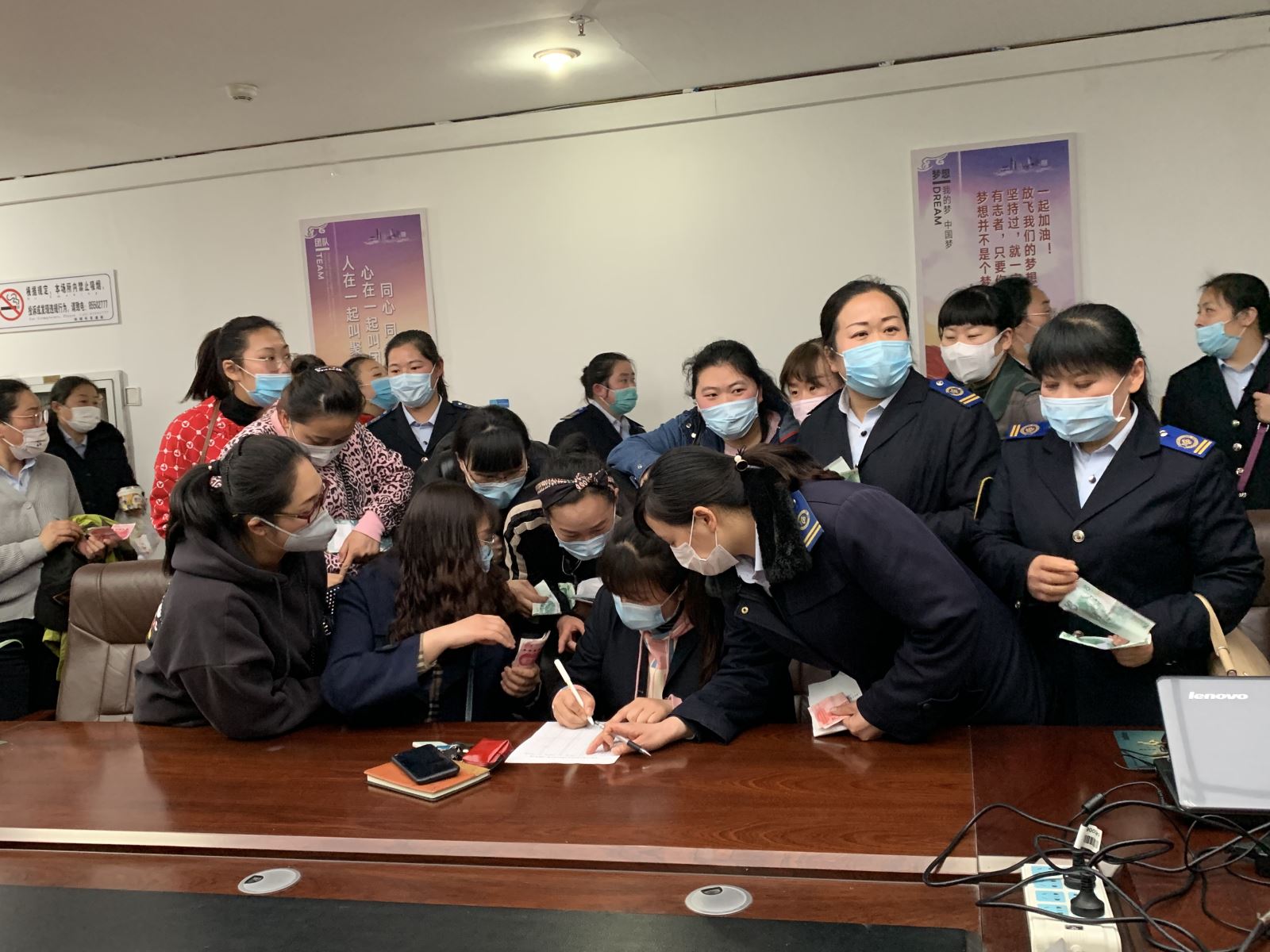 攜手戰(zhàn)病魔，大愛暖人心——快速公交事業(yè)部為站務(wù)員熊炳茹幼子捐款