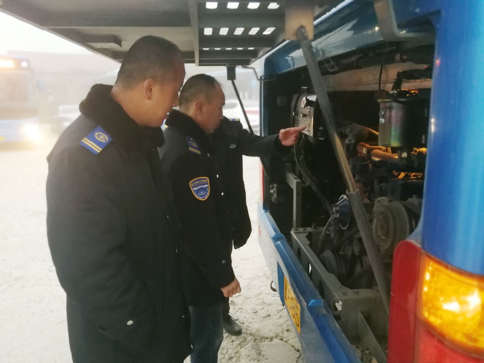 公交集團(tuán)海通公交公司開展冬季車輛安全、機(jī)務(wù)大檢查