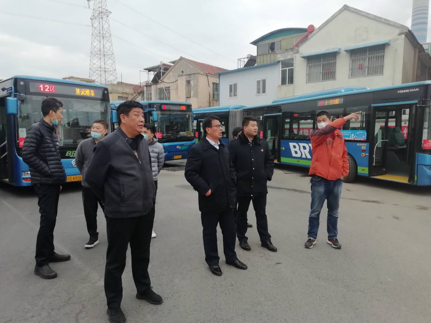 公交集團領導班子至快速公交事業(yè)部海州站進行現場調研