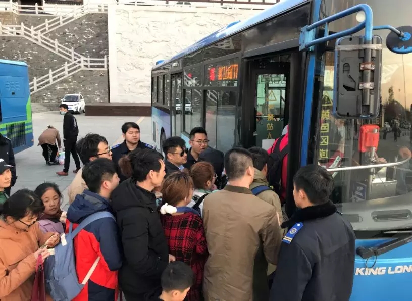 公交集團(tuán)圓滿完成2018年“清明”小長(zhǎng)假交通運(yùn)輸保障工作