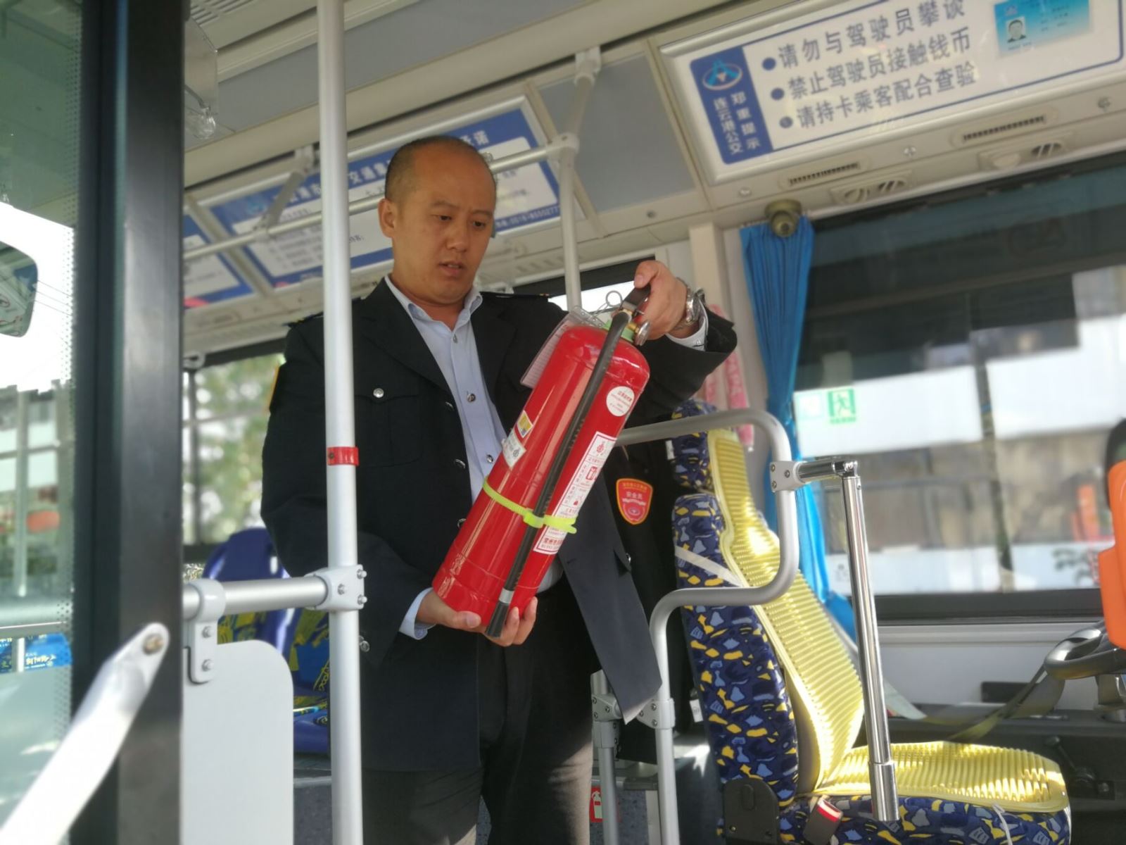 公交集團(tuán)海通公交公司加大車(chē)輛衛(wèi)生檢查力度 助力創(chuàng)文工作