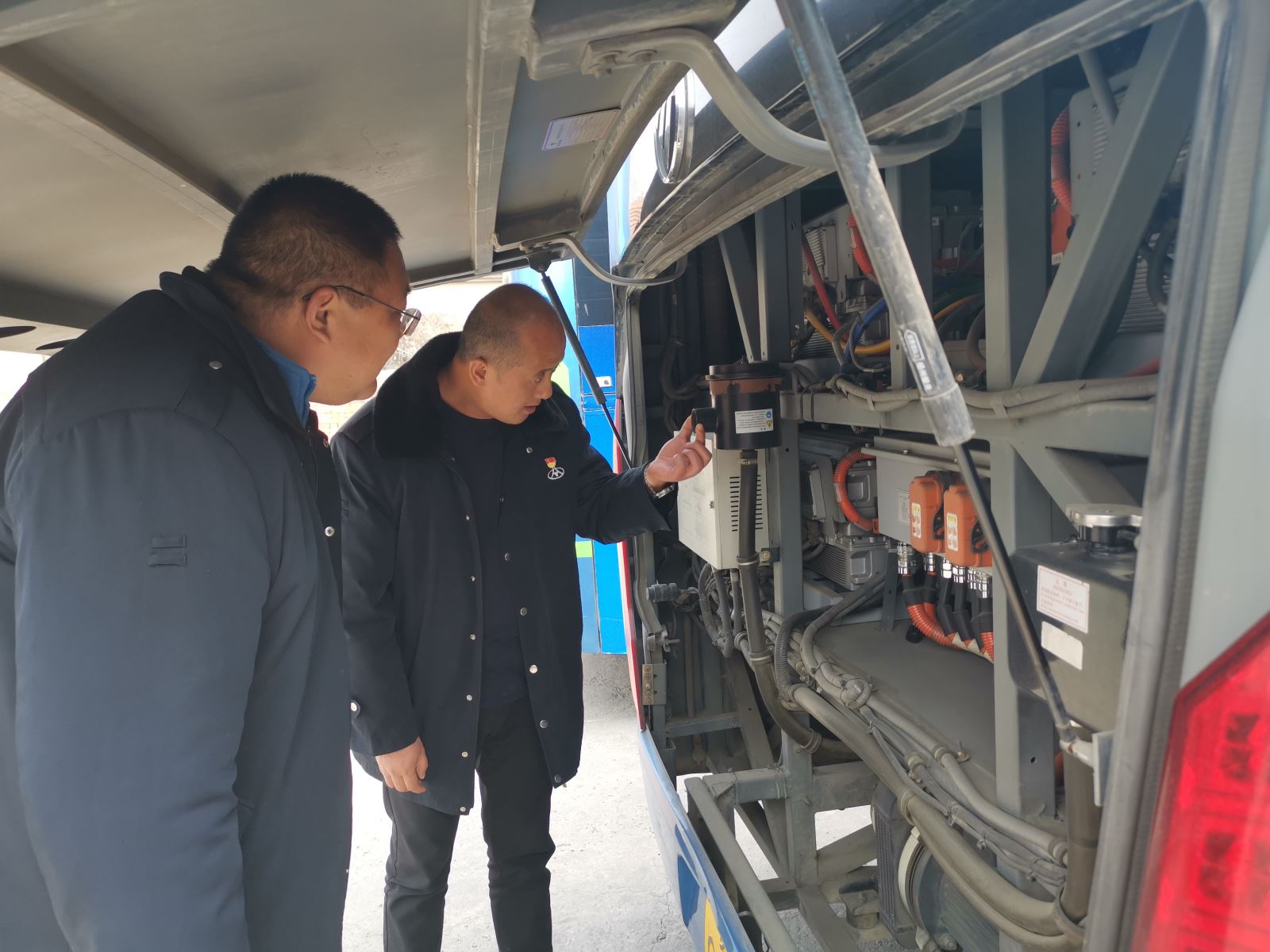 公交集團(tuán)公交事業(yè)一部開(kāi)展清明節(jié)前機(jī)務(wù)專項(xiàng)檢查工作